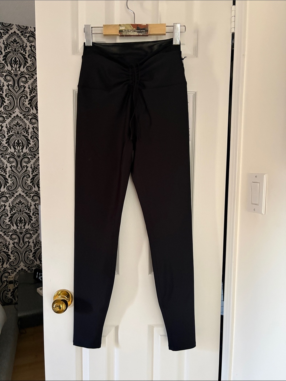 Black womens ALO Ruched High-Waist Leggings brand new authentic